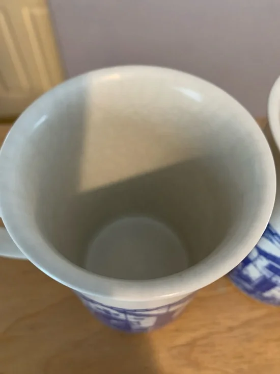 4 Churchill Blue and White Tea Mugs - Picture 3 of 6